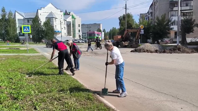 Навели порядок на улице Мира сотрудники Пермского краевого государственного унитарного предприятия Краевые электрические сети!